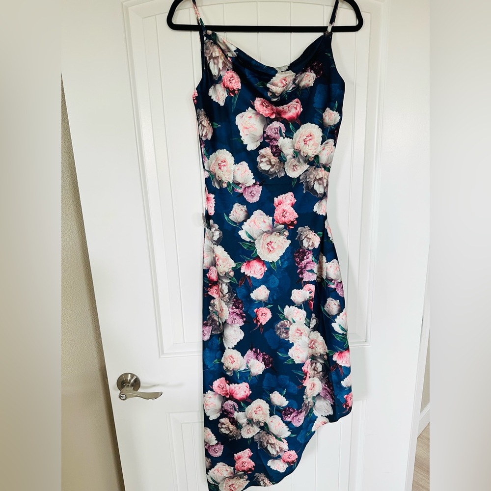 Chi Chi Elysha Dress ,Size 4 - Picture 6 of 6